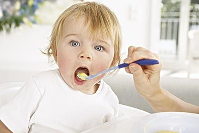 宝宝四个月,进食五谷根茎类的食物