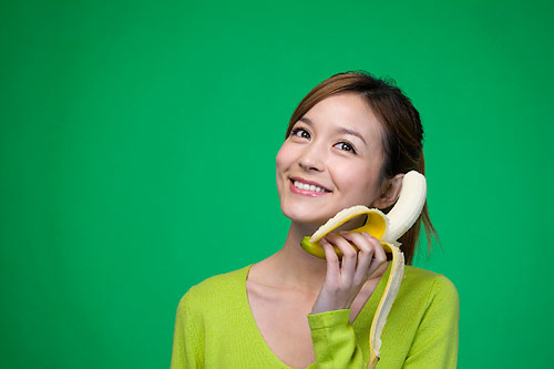女人吃香蕉就这么迷人